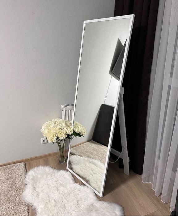 Підлогове дзеркало