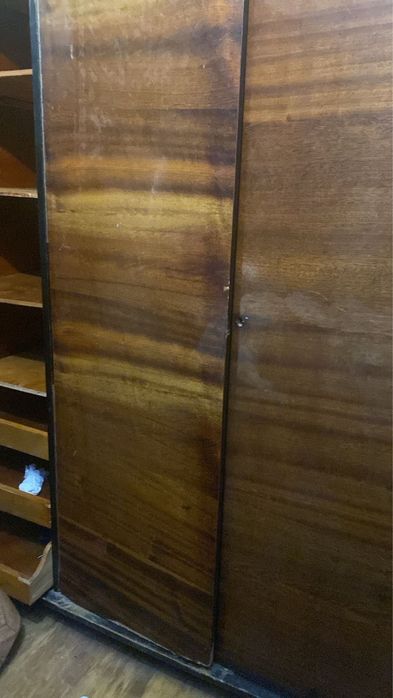 Продам дві рядянські шафи