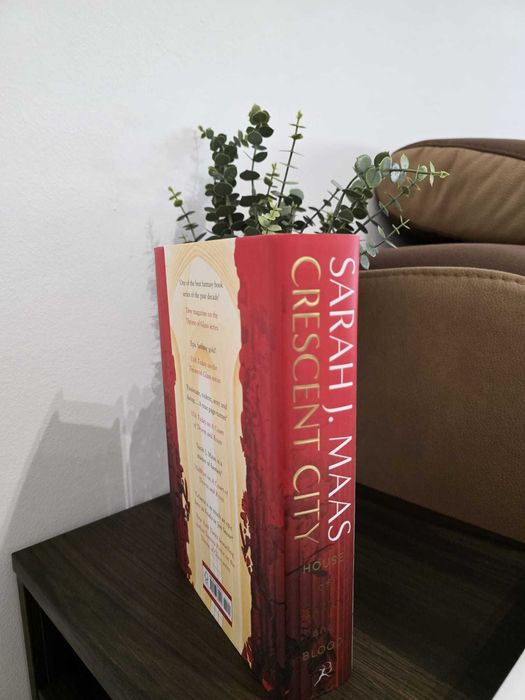 A house of earth and blood - Crescent City (Hardcover) (Sara J Maas)