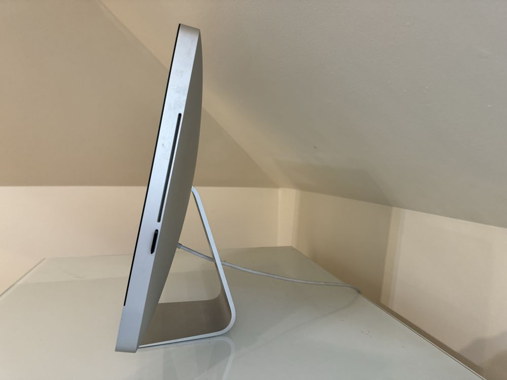 iMac (21.5-calowy, połowa 2011 r.)
