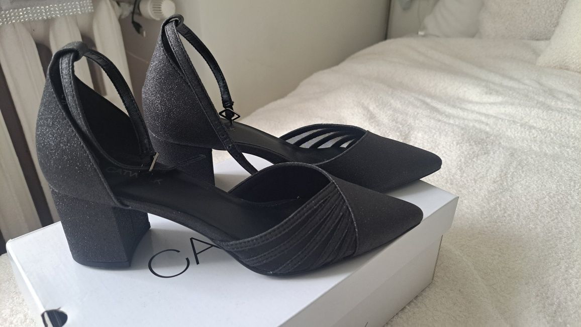 Czarne ozdobne buty damskie r.38