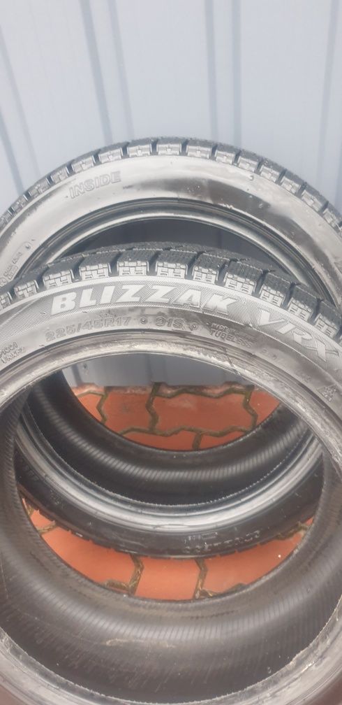 Bridgestone Blizzak VRX 225/45r17