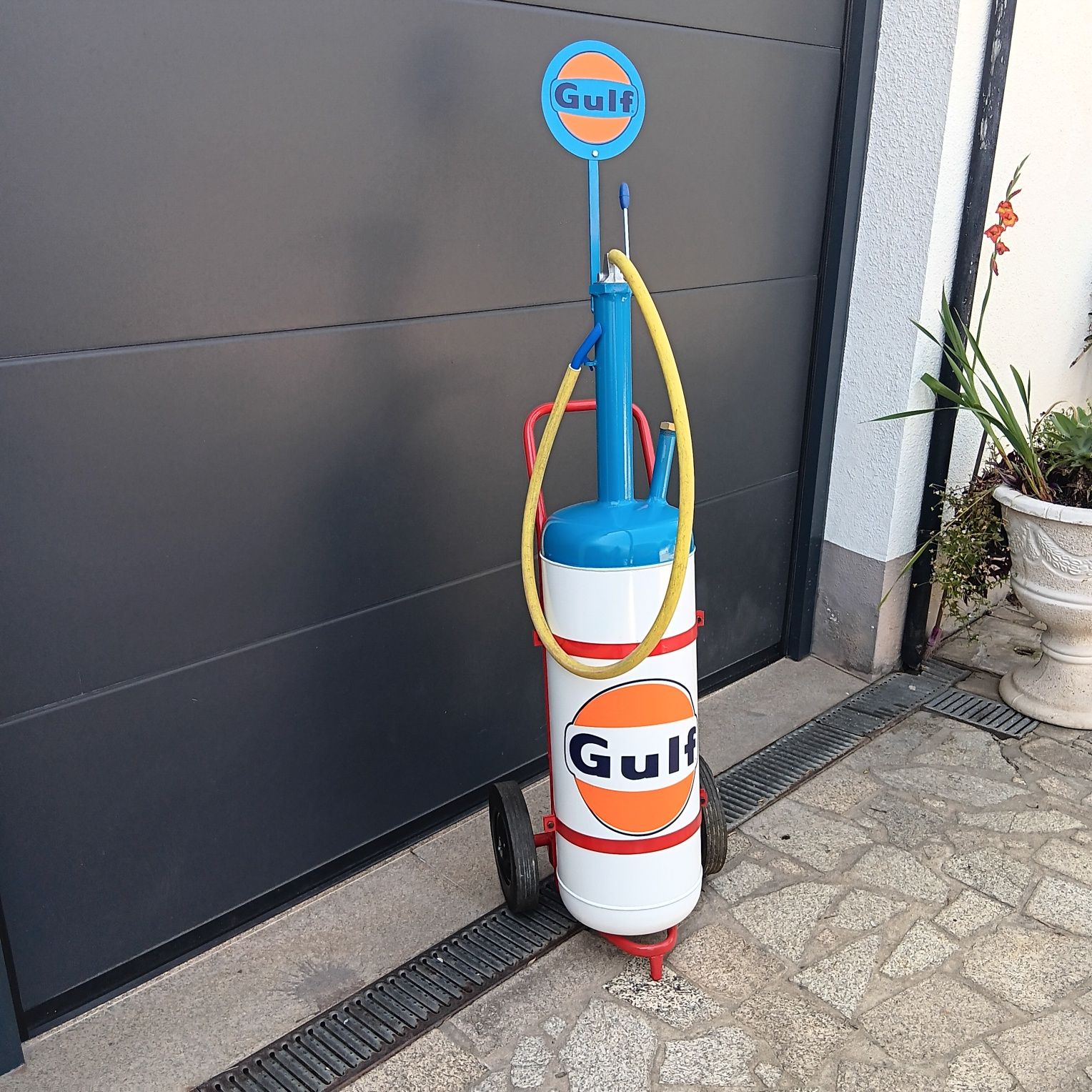 Bomba de gasolina marca antiga