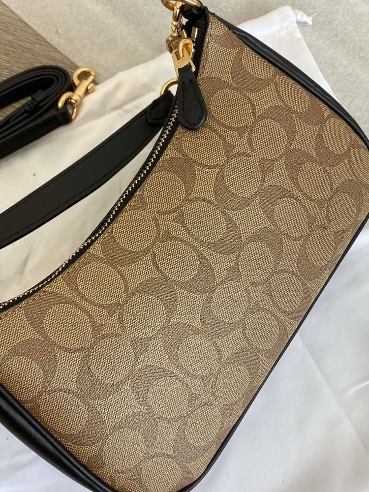 Сумка Coach Teri Shoulder Bag