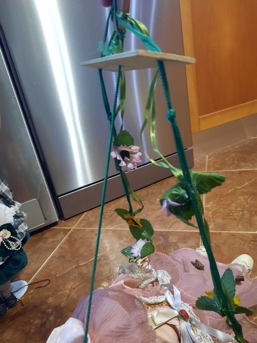 Boneca antiga baloiço