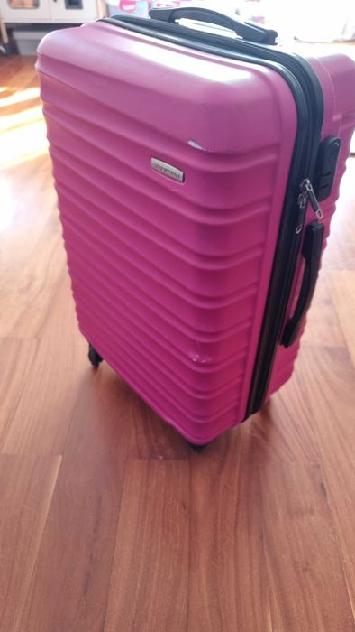 Różowa walizka podróżna Witchen o wymiarach 65x45x27 cm