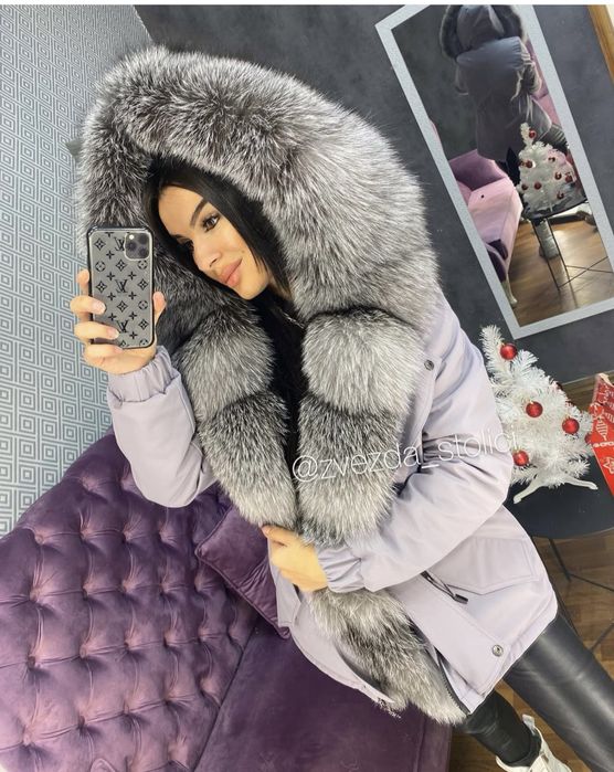 Парка з натуральним хутром чорнобурки в гарному стані