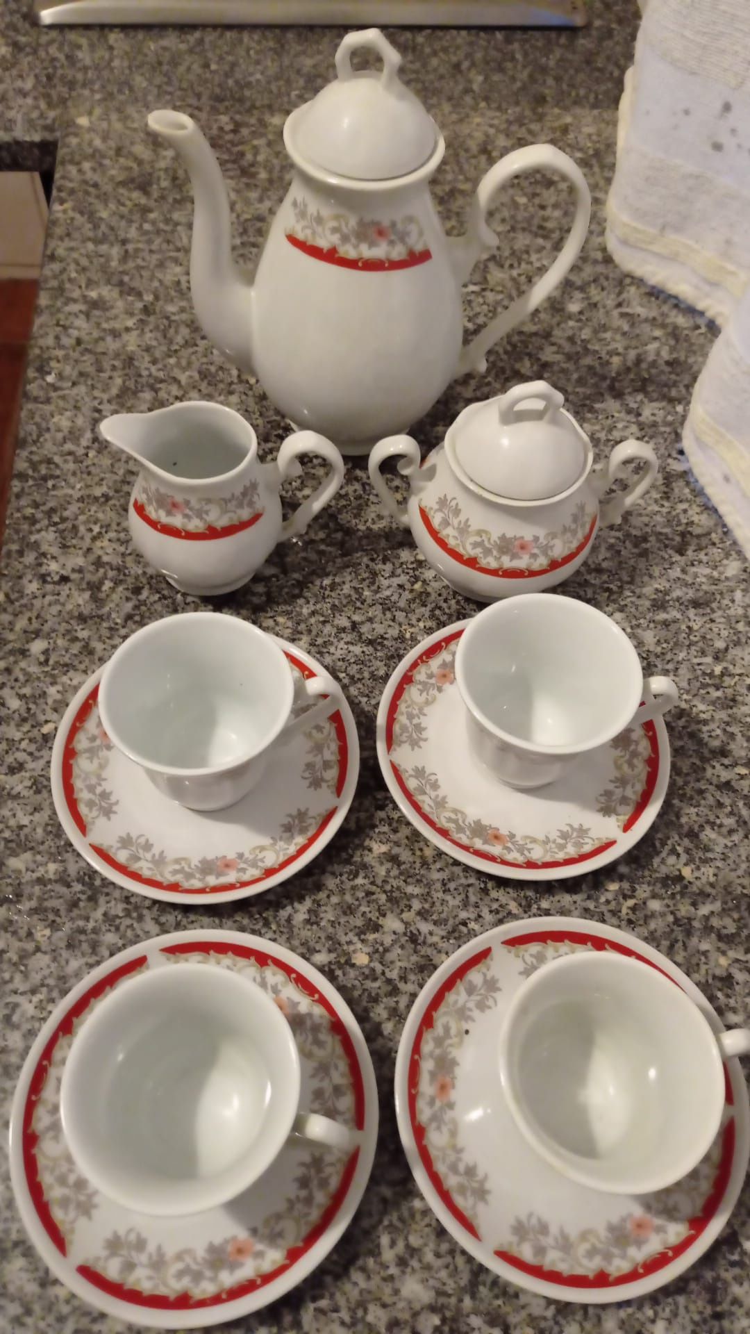 Vendo lindo conjunto de porcelana