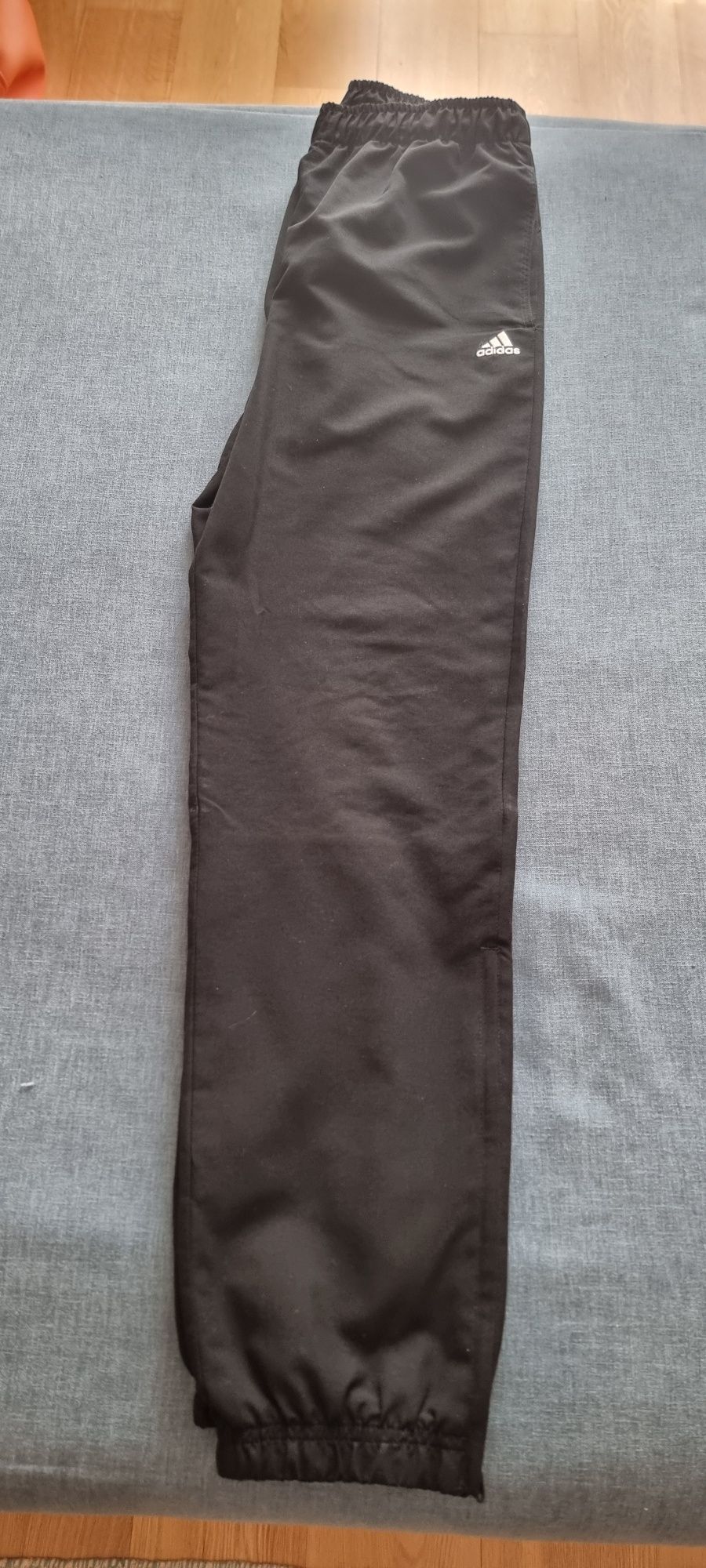Calças Adidas (M) nunca utilizadas