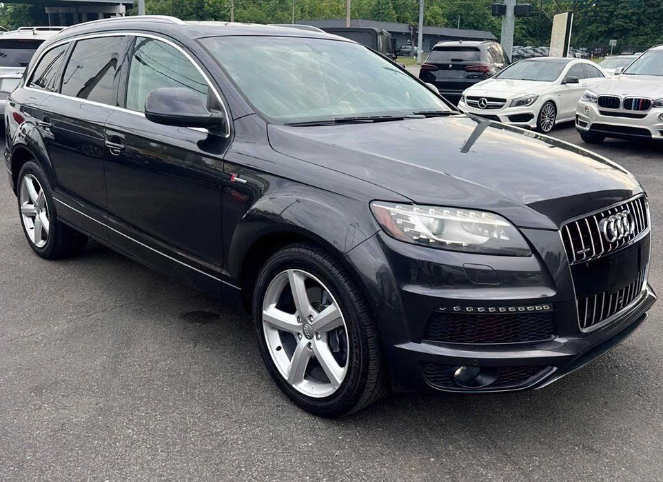 Audi Q7      2015