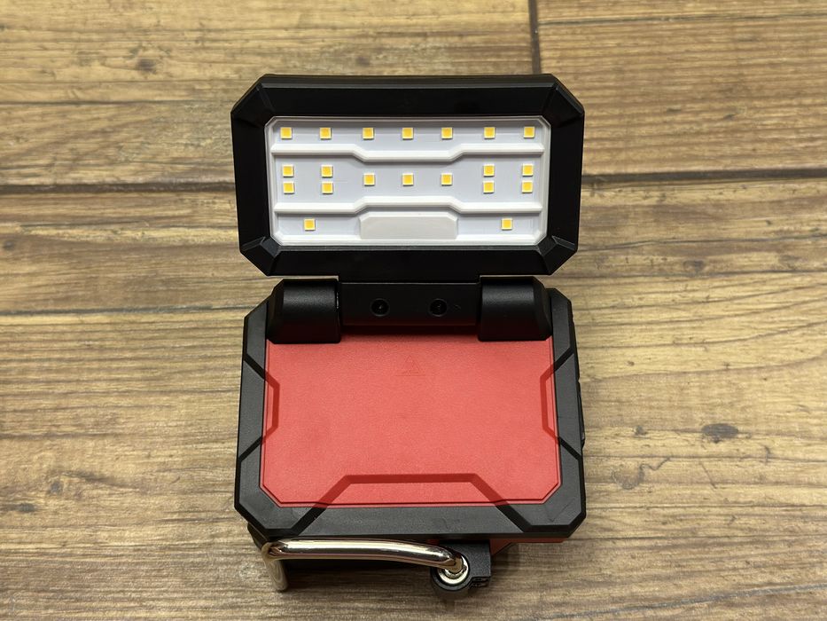 Kompaktowy reflektor składany, lampa naświetlająca Milwaukee M18 ALIS