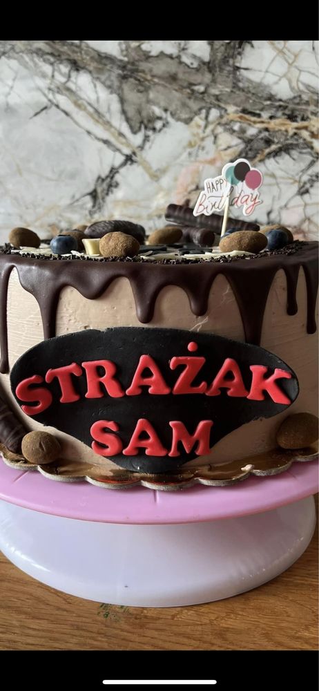 Napis na tort imie figurki z masy