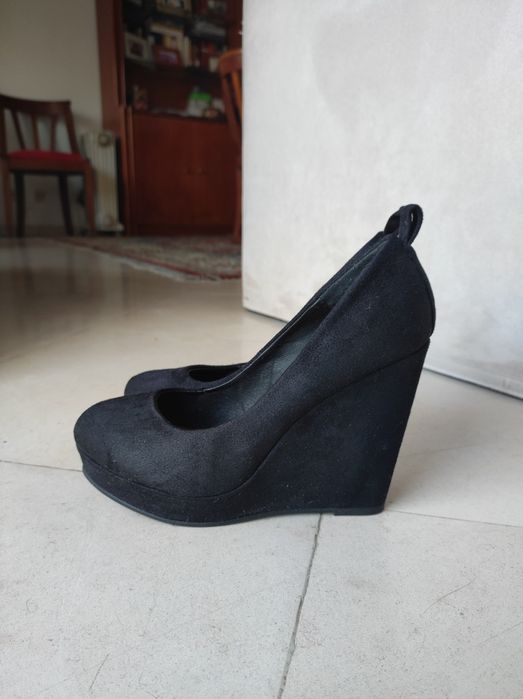 Sapatos salto pretos