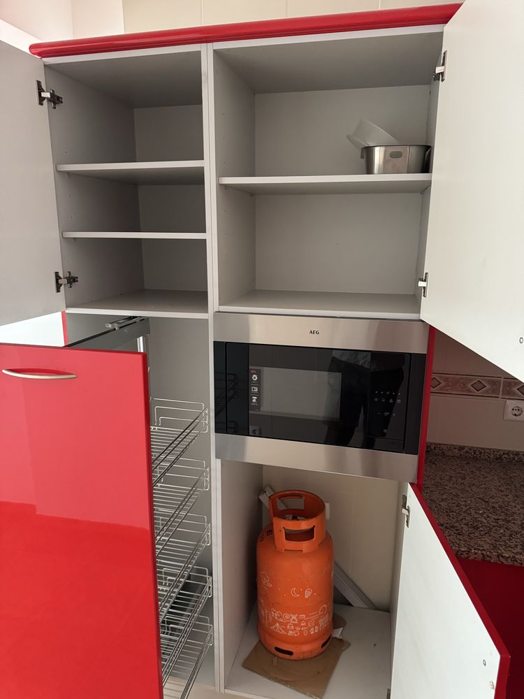 Cozinnha vermelha completa