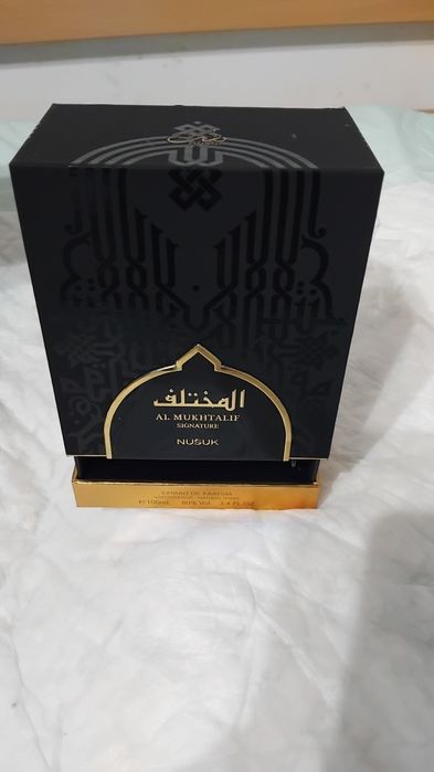 Perfume Nusuk Al Mukhtaliff Signature