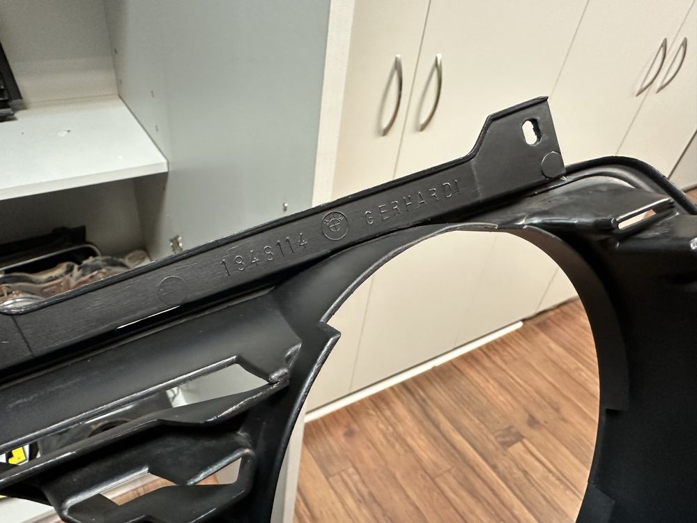 Grelhas dos faróis BMW E12