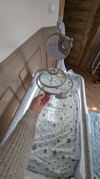 Dostawka w bardzo dobrym stanie z karuzelą