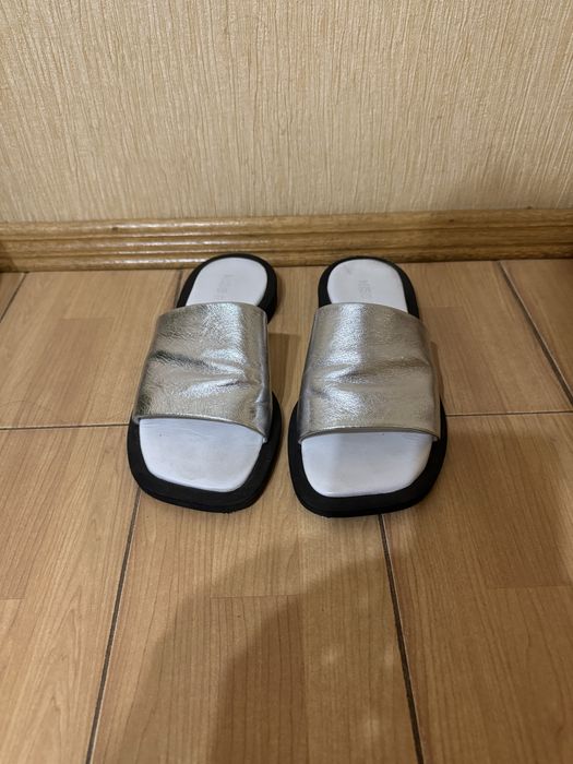 Продам шкіряні шльопанці
