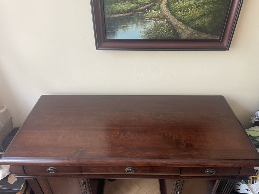 Eleganckie biurko w stylu kolonialnym
