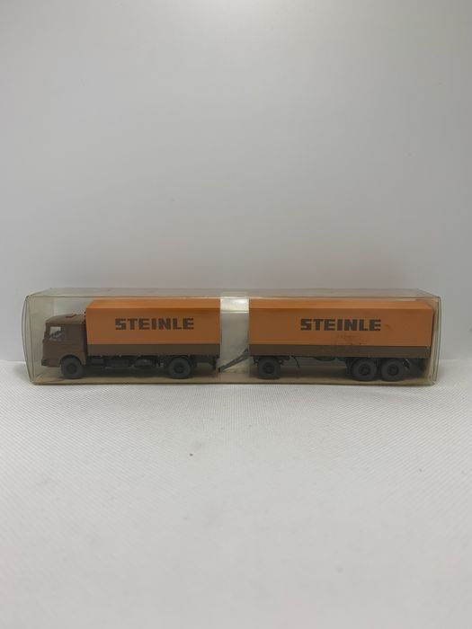 Miniatura Camião MAN com reboque da marca Wiking na escala H0 1/87
