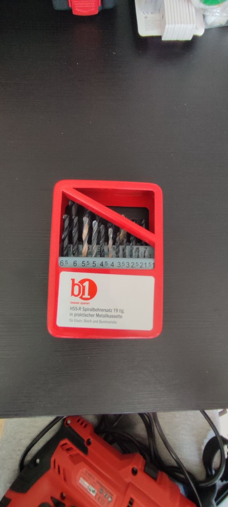 Berbequim percutor  com pega adicional + 19 brocas. .