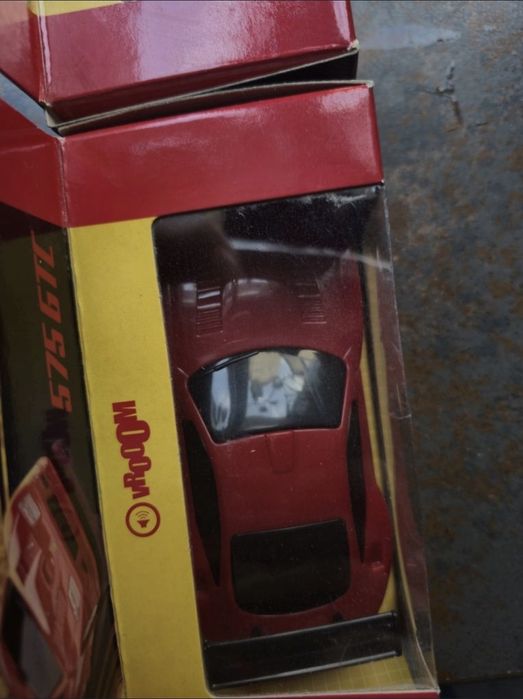 Модельки машинок Ferrari Shell V-Power
Колекційний стан, стояли закрит