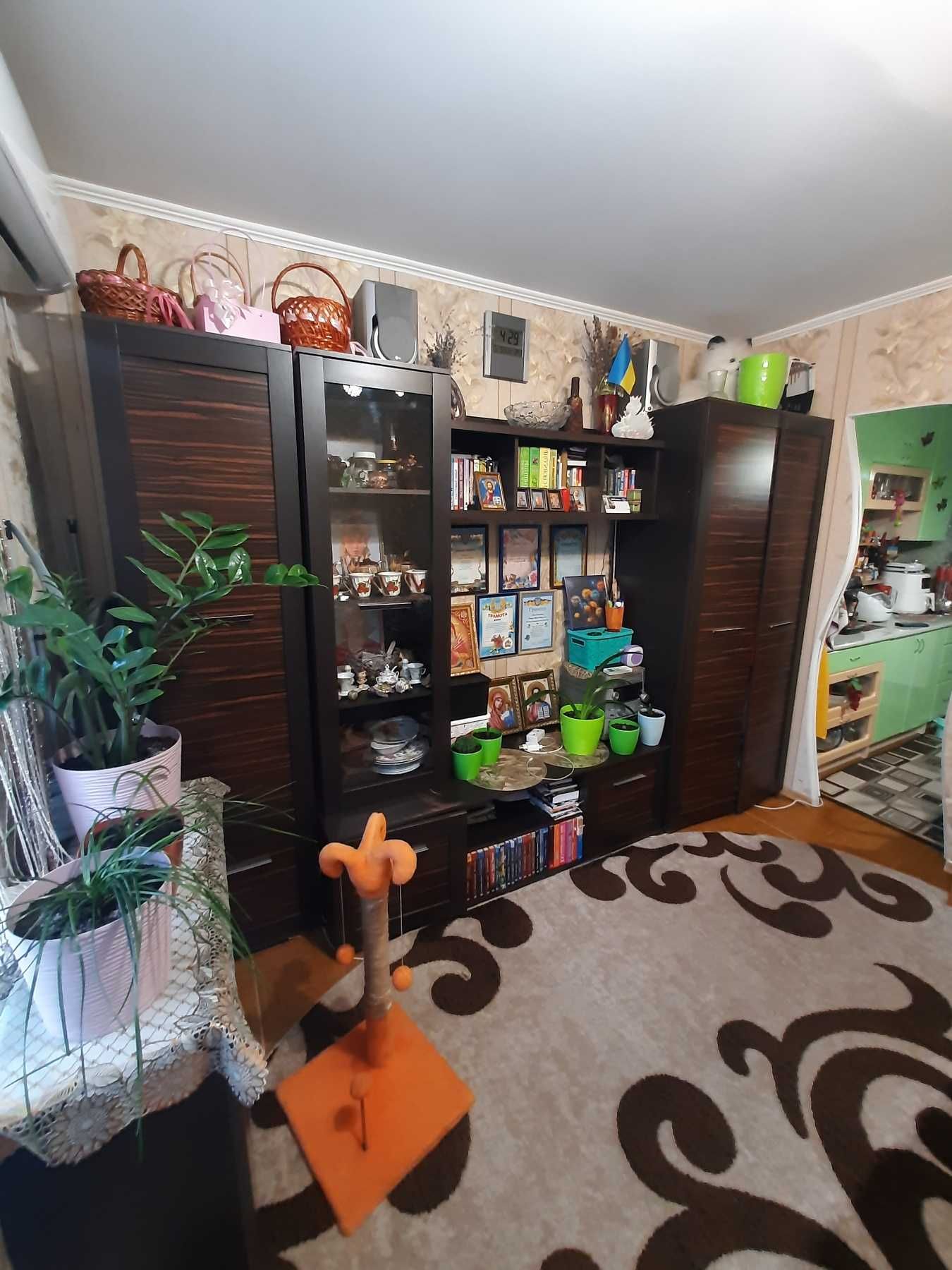 Виставка продаж кімнати 18м.кв \ своя зона кухні / другий поверх !