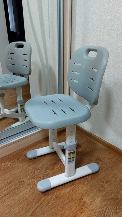 Дитячий стілець FunDesk - це зручний та сучасний стілець-трансформер.