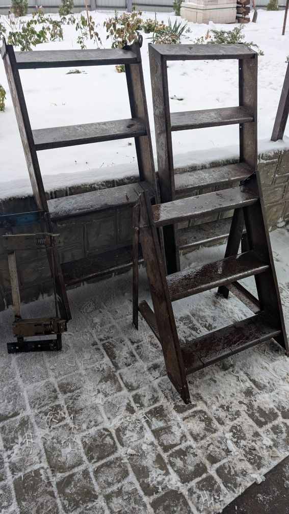 Продам разборную металлическую лестницу