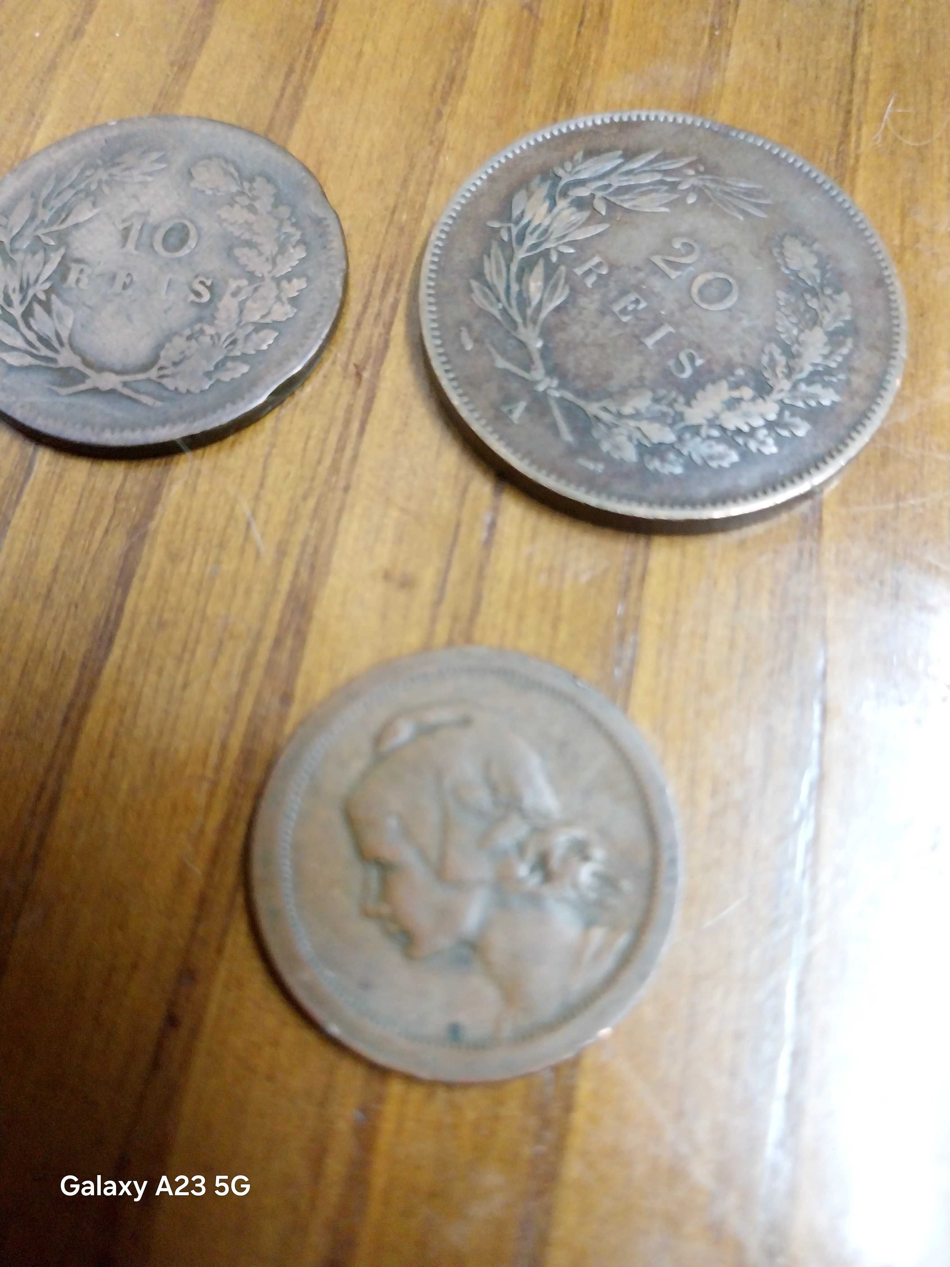 Lote de tres moedas muito antigas