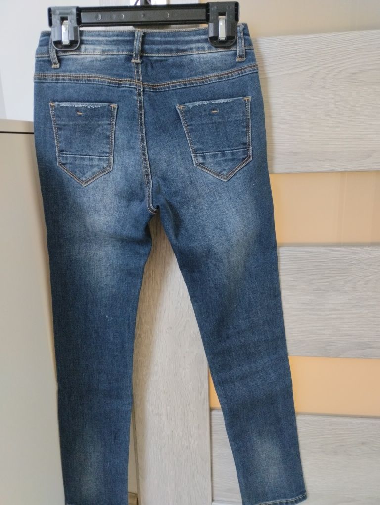 Nowe Spodnie jeansowe rozm 134/140