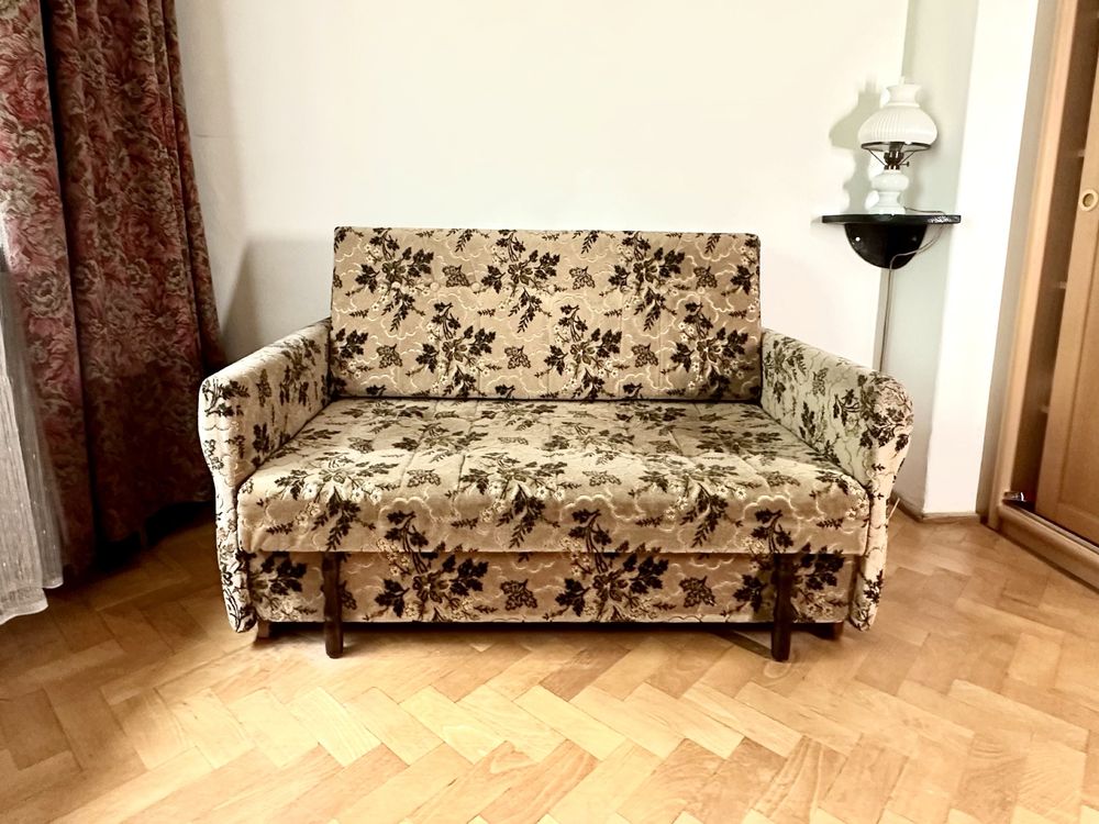 Rozkladana kanapa / sofa dwuosobowa z pojemnikiem