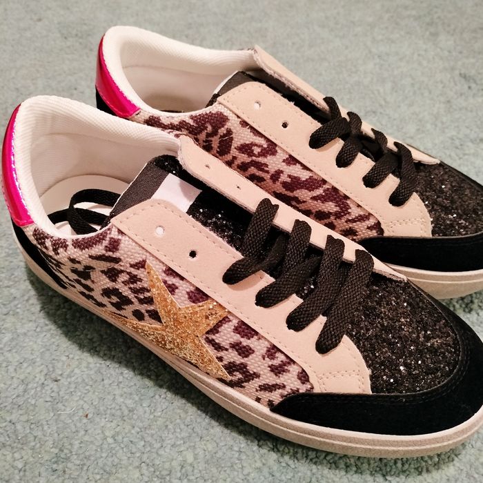 Tênis de senhora novos