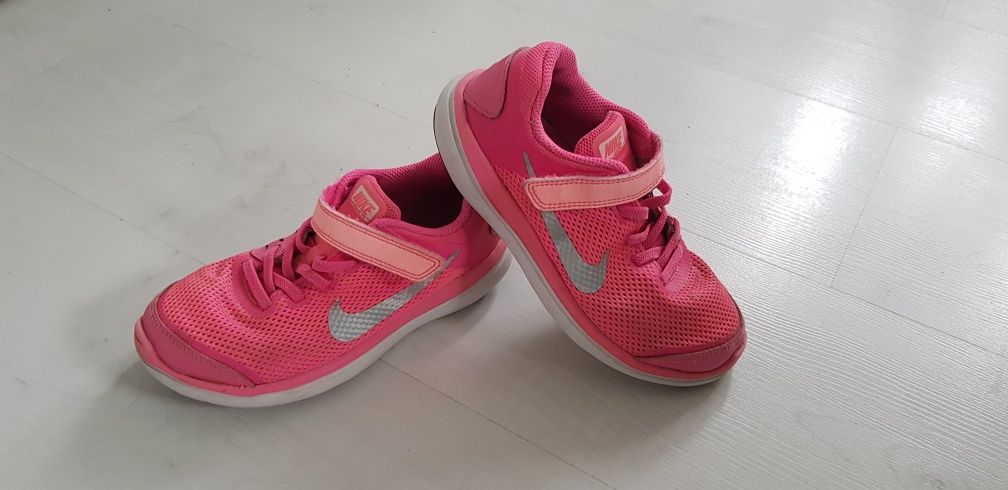 Buty sportowe różowe  adidasy Nike roz.33