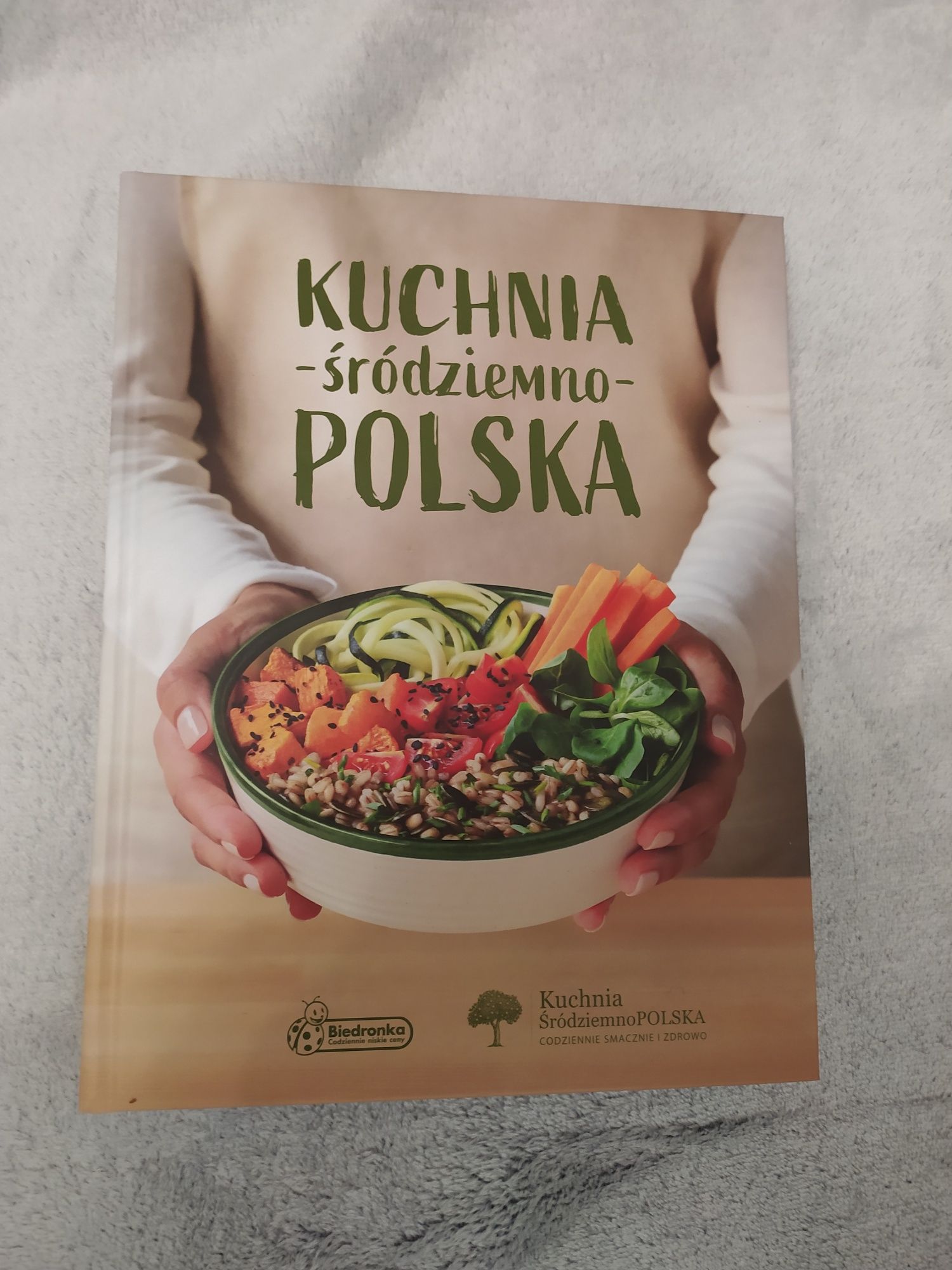 Książka nowa kuchnia śródziemno -Polska