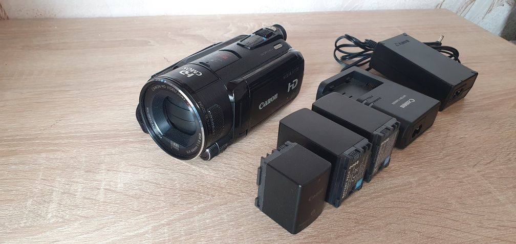 Видеокамера Canon VIXIA  HF S 10