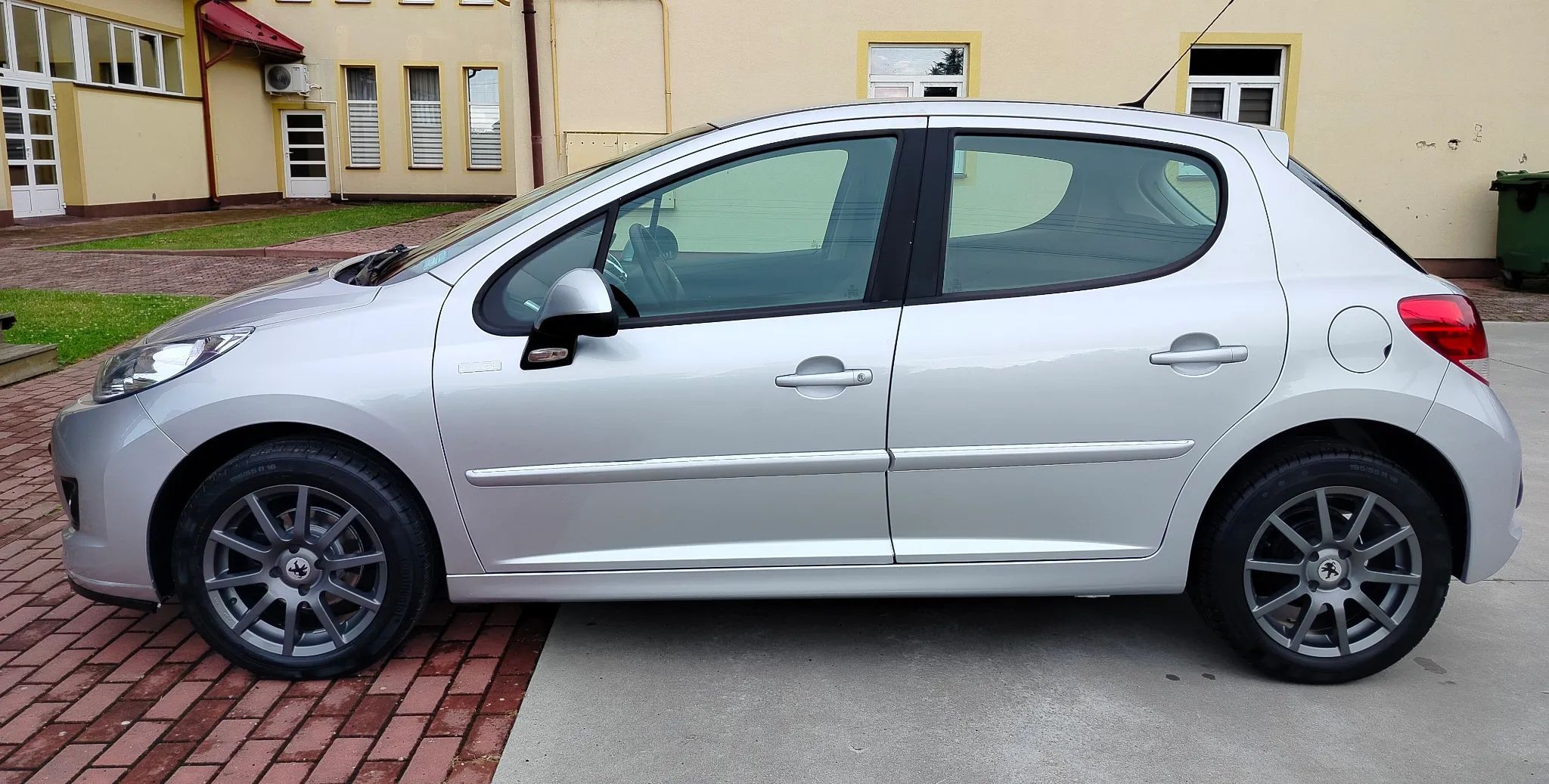 Peugeot 207 Lift* 1.4 8v * zwykły silnik * Stan idealny * Super wersja * z Niemiec