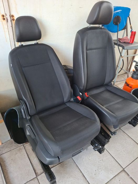 Komplet przednich foteli VW Caddy 2K5