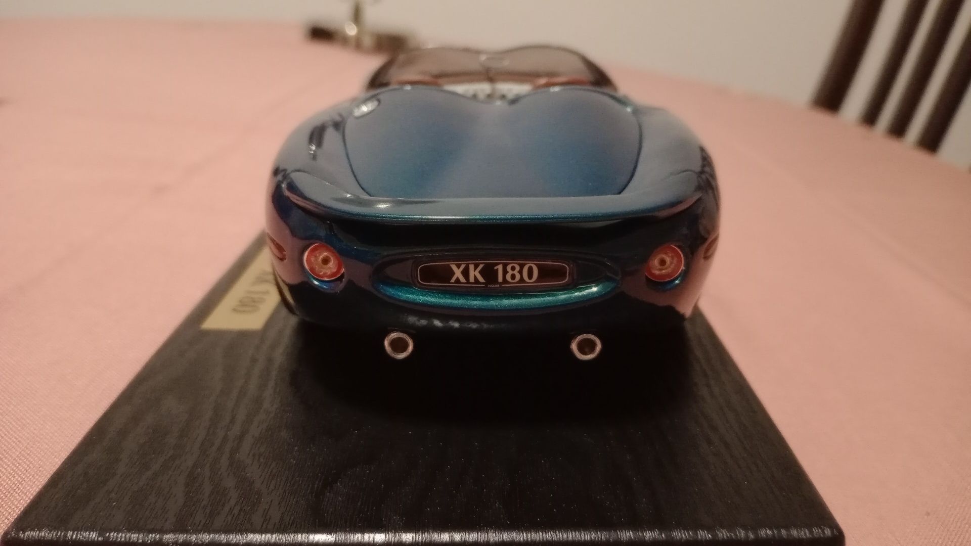 Miniatura Jaguar XK180 Maisto Special Edition 1:18