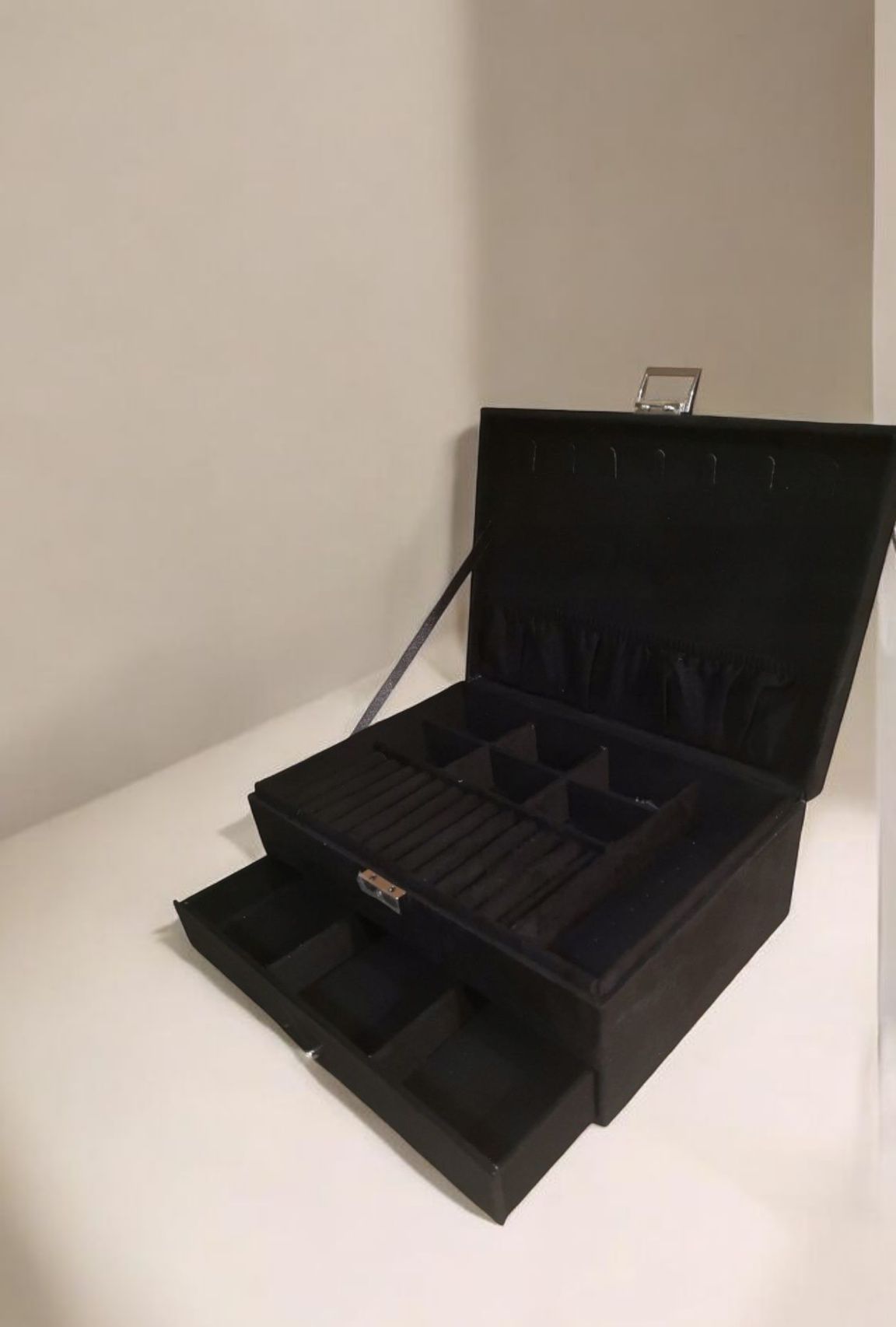 Kuferek na biżuterię organizer szkatułka prezent czarna elegancka BOX