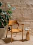 Krzesło z drewna tekowego – minimalistyczna forma, wysoka jakość BOHO