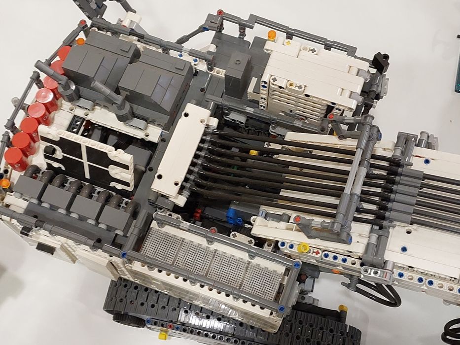 Lego zestaw używany Technic koparka-42100.