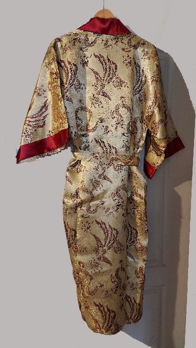Шикарный китайский шёлковый халат для красивых женщин