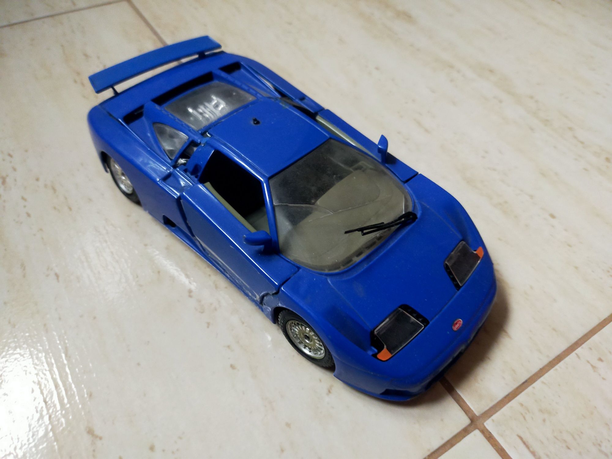 Bburago Burago Bugatti 11GB skala 1:25
