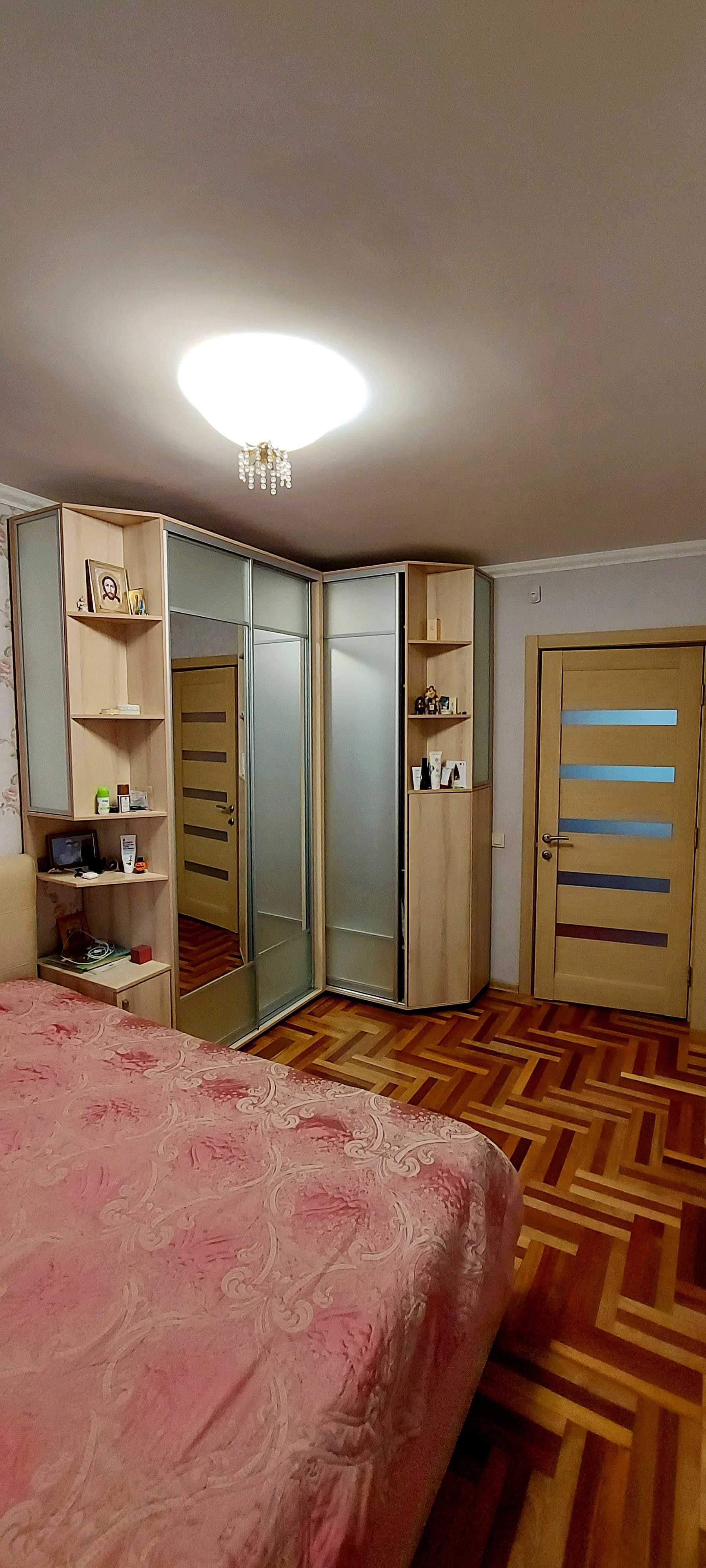Продам 4-х комнатную квартиру по ул. Авраменко -1