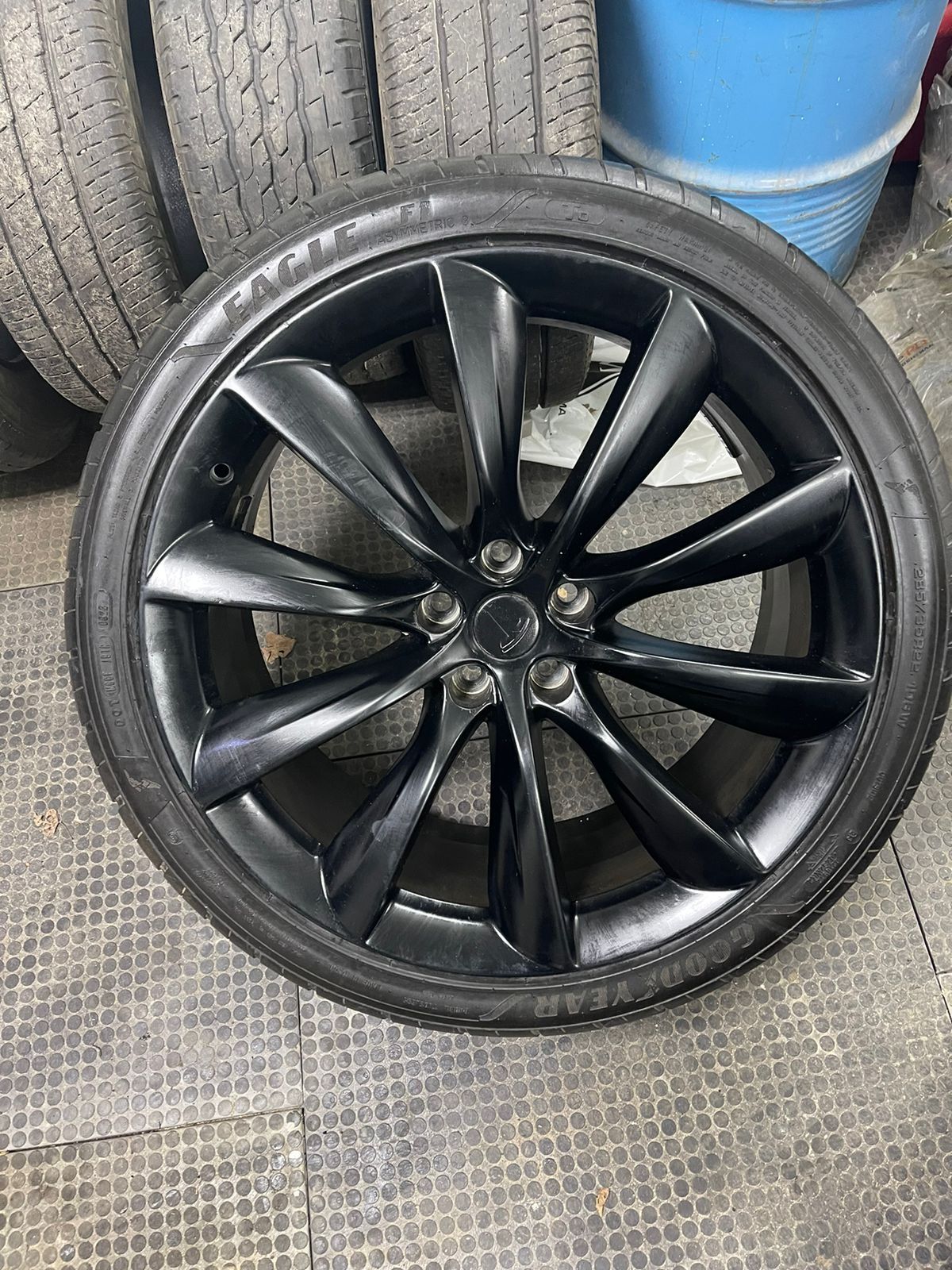 Гума Goodyear Eagle F1 285/35 R22