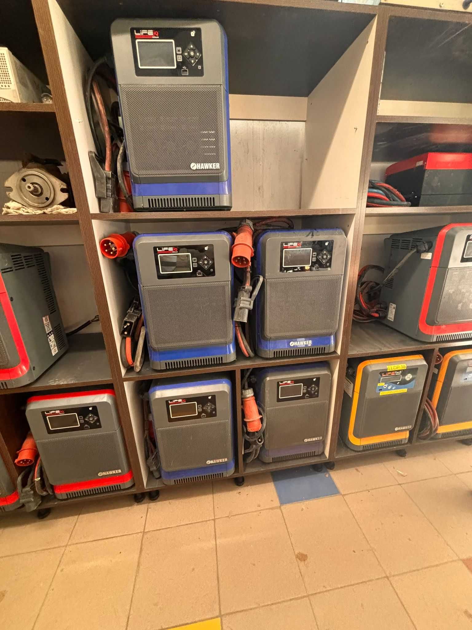 Prostownik Ładowarka baterii trakcyjnych 24V/48V/80V HAWKER TC3 TC1