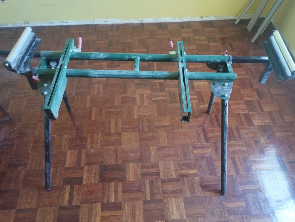 Bancada de trabalho universal com suporte para máquinas