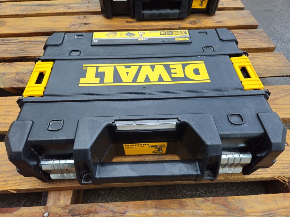 Walizka Dewalt Wkrętarka DCD 790 i inne