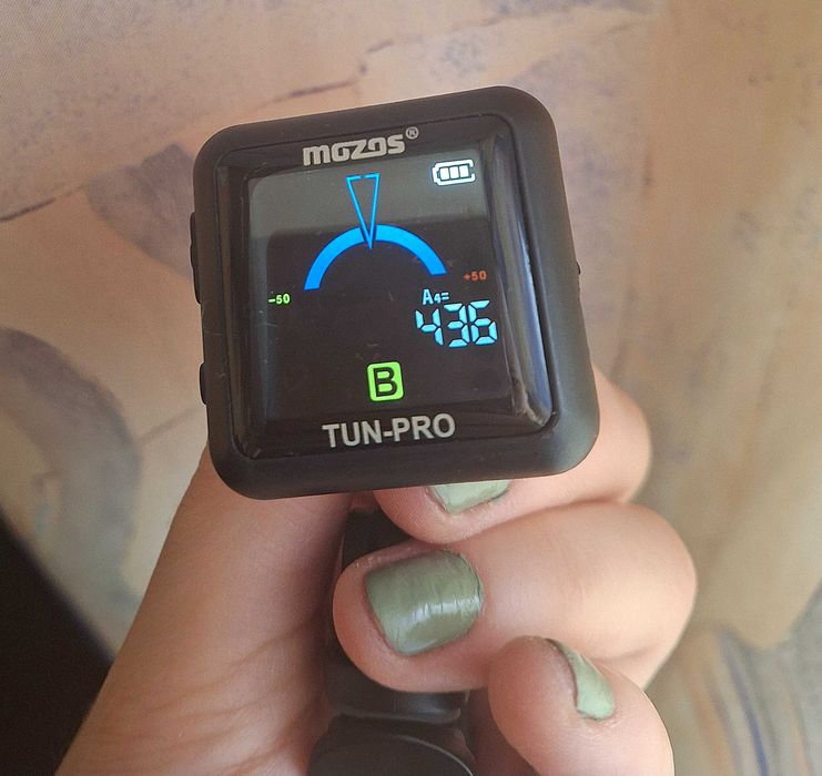 Mozos Tuner Pro stroik do instrumentów strunowych